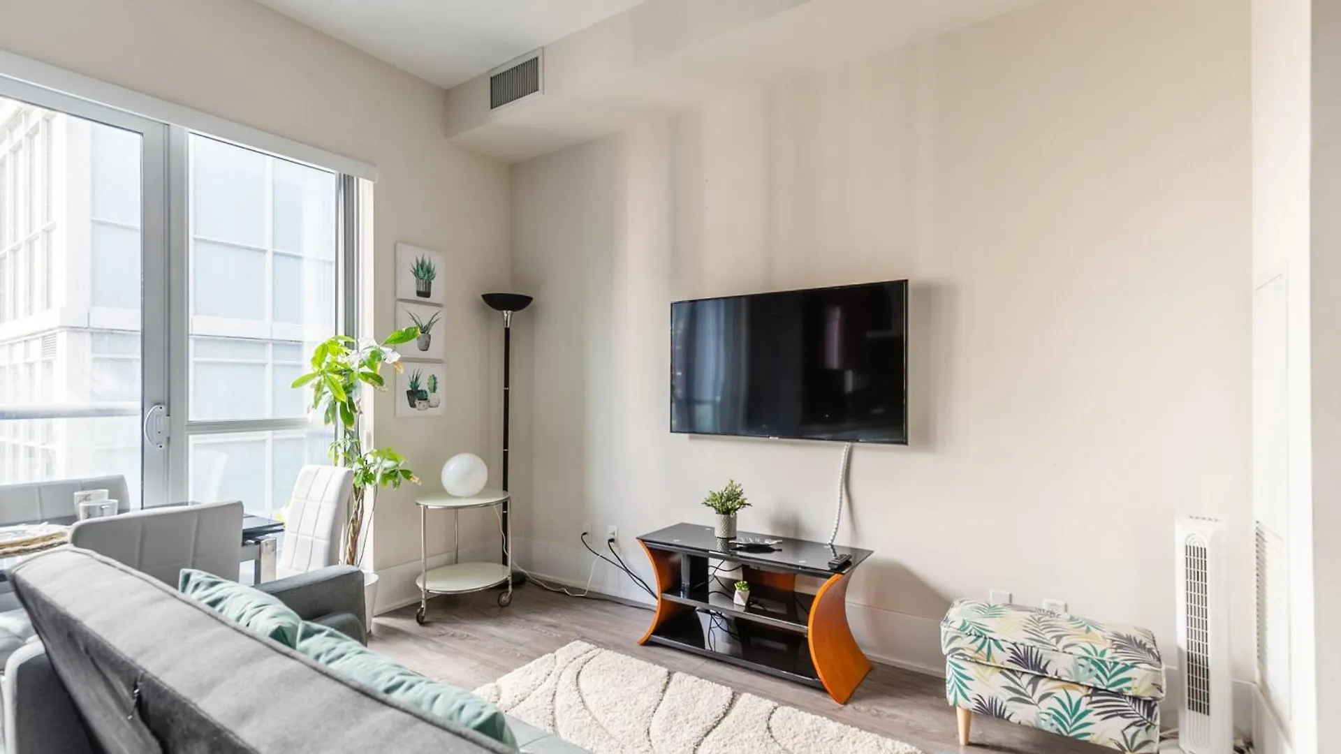 Loft Condo With Stunning Views Of Cn Tower Toronto