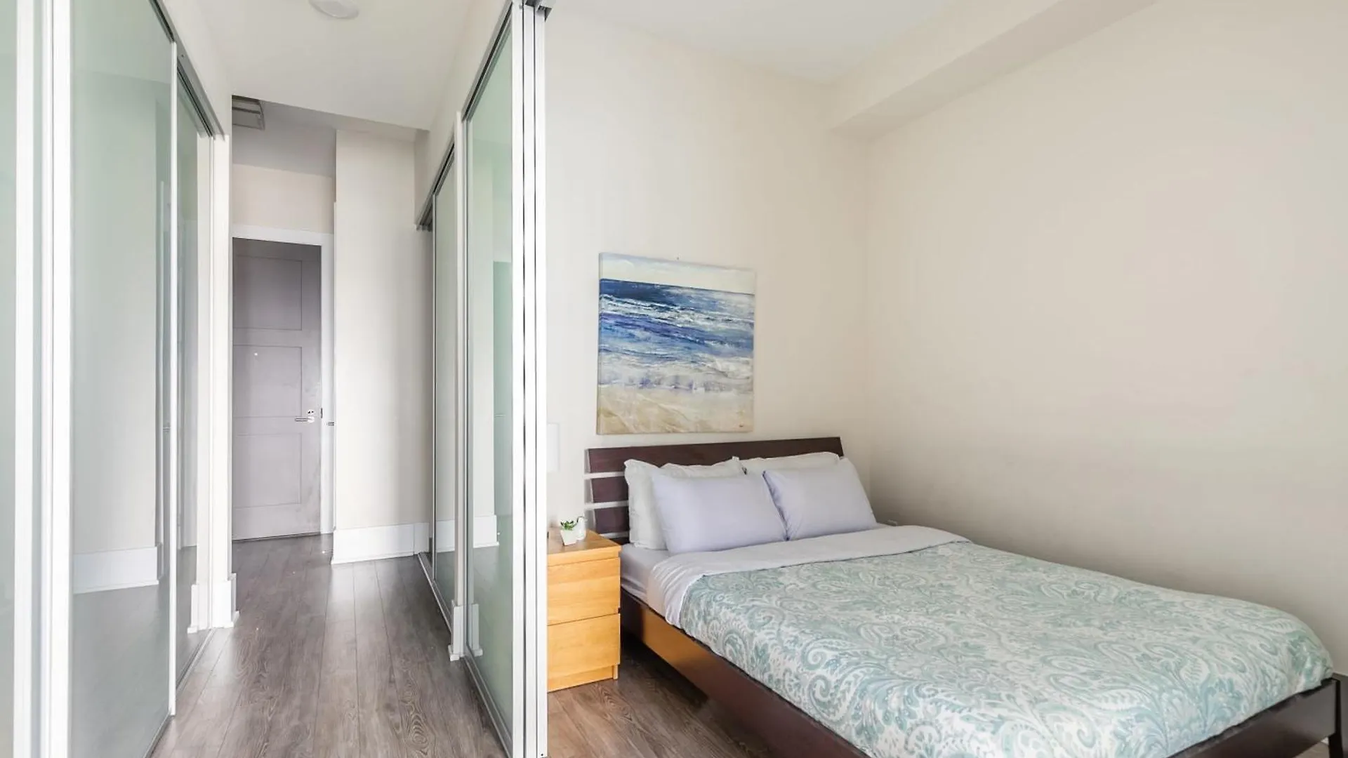 Loft Condo With Stunning Views Of Cn Tower Toronto Canada