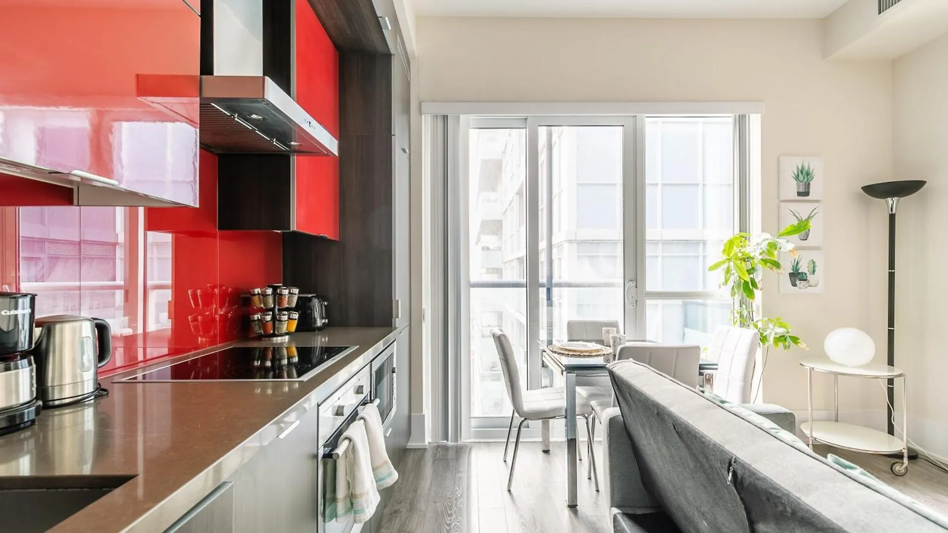 Loft Condo With Stunning Views Of Cn Tower Toronto Holiday home